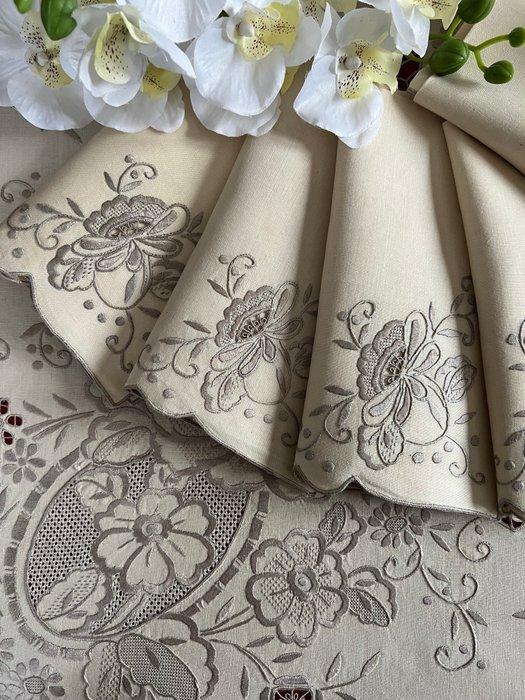 Tafeltextiel met twaalf servetten, puur linnen met, Antiek en Kunst, Kunst | Designobjecten