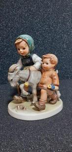 Goebel - Beeldje - Zeer Unieke Hummel Nr 334 - TMK6 -