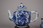 Kangxi (1662-1722) - Theepot (2) - Een zeer mooie zesdelige