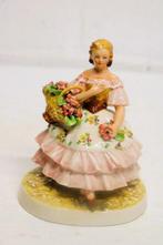 Carlo Mollica - Statuette, Bloemenmeisje - 18 cm - Faïence -