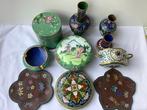 Un groupe de 10 pièces en émail cloisonné. - Chine - XXe