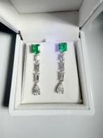Oorbellen - 14 karaat Witgoud - 5.46ct. tw. Smaragd -