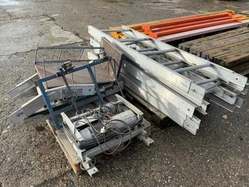 NN Gedemonteerde bouwlift beschikbaar voor biedingen