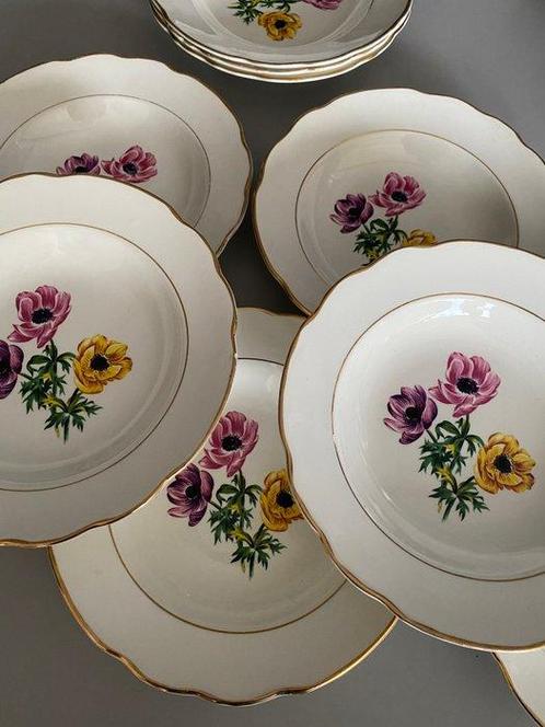 GIEN - Service de table (9) - fleuriste danémones à double, Antiek en Kunst, Antiek | Meubels | Tafels