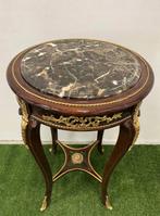 Tafel - donkerbruine tafel - BLOEMBED met messing ornamenten