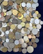 Wereld. Lot mit 400 Stück Münzen (Zonder minimumprijs), Postzegels en Munten