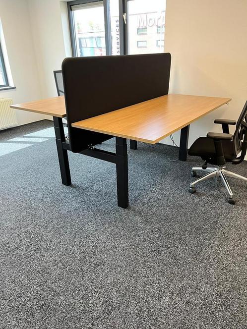 Elektrisch Duo Bureau Van Ahrend, Refurbished, Huis en Inrichting, Bureaus, Stabureau, Zo goed als nieuw, Elektrisch, In hoogte verstelbaar