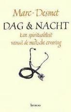 DAG EN NACHT 9789020928549 M. Desmet, Verzenden, Zo goed als nieuw, M. Desmet