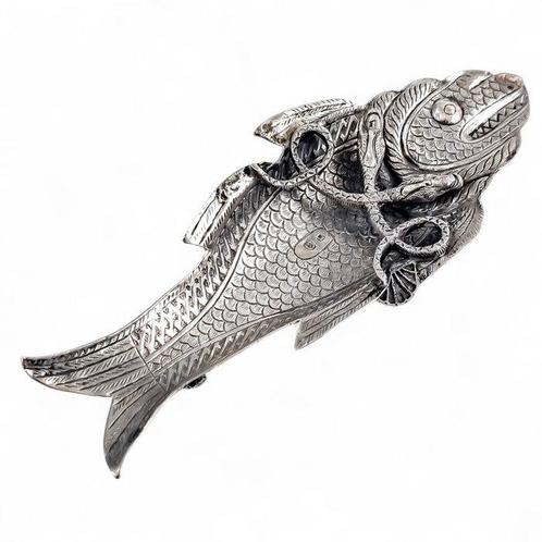 Kutch Indian silver dish modelled as a fish and snake - Plat, Antiek en Kunst, Antiek | Zilver en Goud