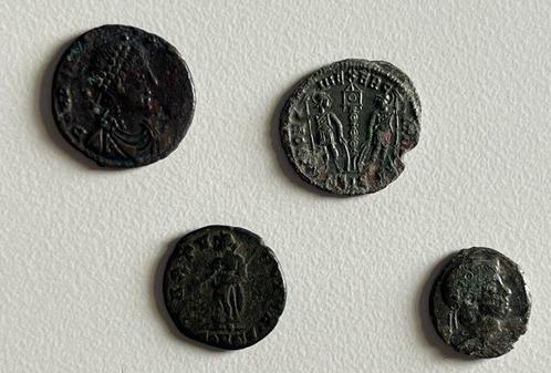 Empire romain Lot of 4 Late Roman bronzes, including, Postzegels en Munten, Munten | Europa | Niet-Euromunten