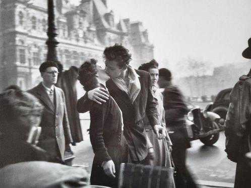 Robert Doisneau - Le baiser de lhôtel de Ville, 1950, Antiek en Kunst, Kunst | Schilderijen | Modern