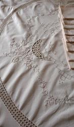 Nappe (9) - 160 cm - 160 cm - Broderies au point satin