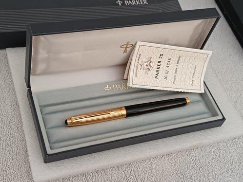 Parker - Parker 75 Custom Matte Black GT Nib Gold 14 Kt 585, Verzamelen, Pennenverzamelingen