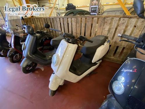 NIU Electric Scooter, Fietsen en Brommers, Scooters | Overige merken, Zo goed als nieuw, Ophalen of Verzenden