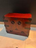 Vintage-stijl Japanse kast met metalen beslag. - hout, ijzer, Antiek en Kunst