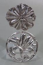 Lys somptueux (Lilium) et broche de coquelicot - Broche - P.