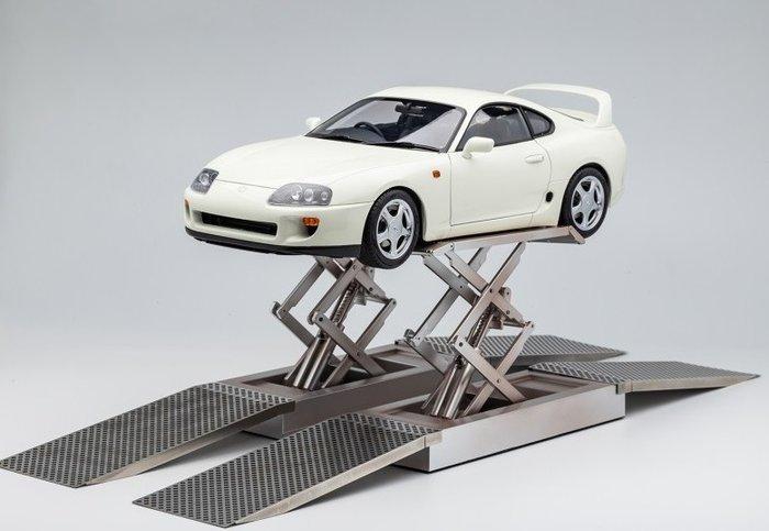 LCD Models 1:18 - Modelauto - Toyota Supra (A80) - Wit -, Hobby en Vrije tijd, Modelauto's | 1:5 tot 1:12