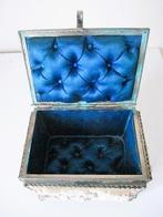 Sieradendoos - Bas-reliëf met dorpsscènes - Stalactite ,