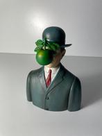 After René Magritte - Statue, Le Fils de lHomme (met