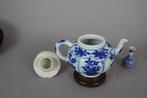 Kangxi (1662-1722) - Theepot (2) - Een zeer mooi zes panelen, Antiek en Kunst