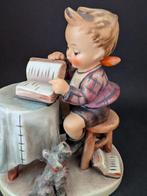 Beeld, Goebel Hummel jongen leest een boek - TMK5, Goebel, Antiek en Kunst