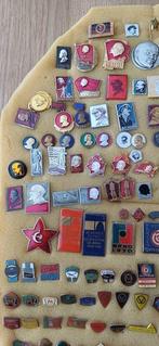 Collection de souvenirs - Verzameling van 285 speldjes,