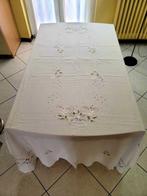 (1) Tafelkleed en (12) handdoeken Handgeborduurd, Katoen. -