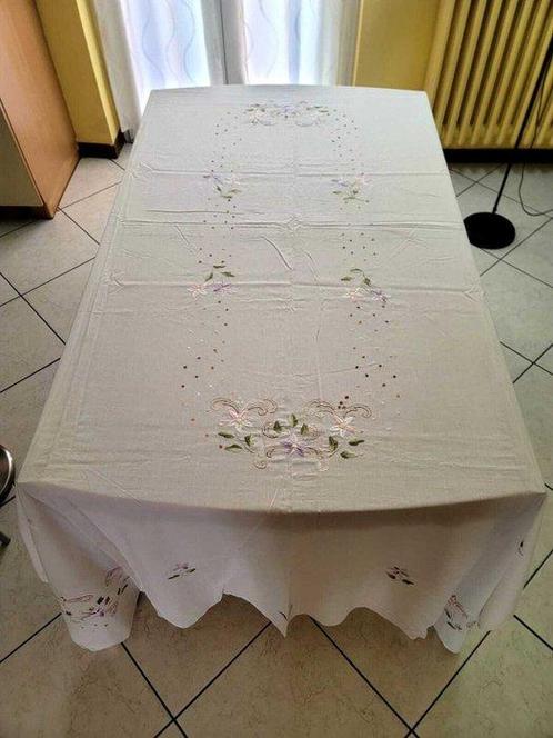 (1) Tafelkleed en (12) handdoeken Handgeborduurd, Katoen. -, Antiek en Kunst, Antiek | Tapijten, Tafelkleden en Textiel