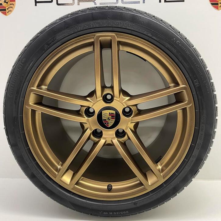 Porsche 991(MK 1) 2S/4S 19 Carrera V Brons met winterbanden, Auto-onderdelen, Banden en Velgen, 19 inch, Winterbanden, 295 mm