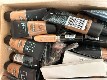 Grand lot de 5000 pièces de maquillage de marque