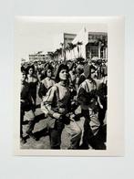 Alberto Korda (1928–2001) - Icónica imagen del desfile de