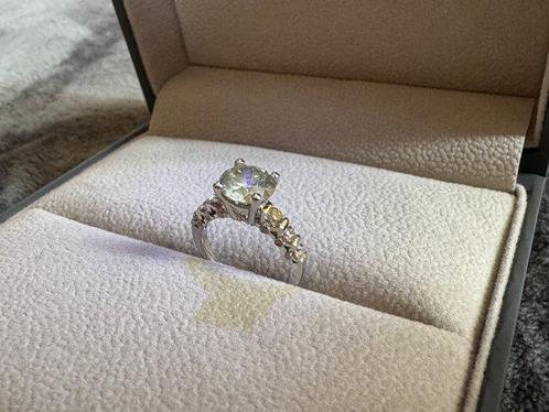 Ring - 14 karaat Witgoud - 2.60ct. tw. Diamant (Natuurlijk), Handtassen en Accessoires, Ringen