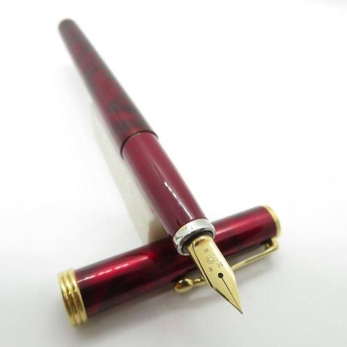 Platinum - BelAge (red and black marble) - 14K gold nib (F), Collections, Stylos