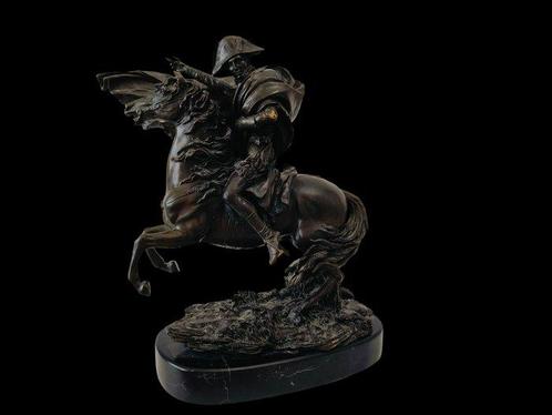 Sculpture, Napoleon Crossing the Alps - Decorative Sculpture, Antiek en Kunst, Antiek | Keramiek en Aardewerk