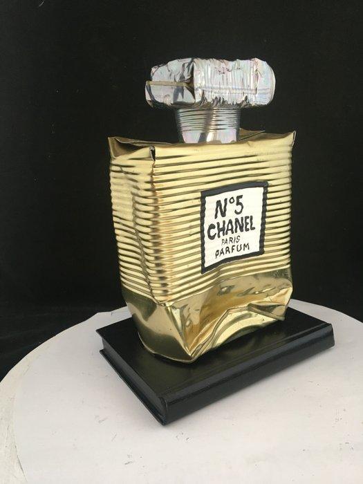 Norman Gekko - Crushed Chanel N.5 Gold, Antiek en Kunst, Kunst | Designobjecten