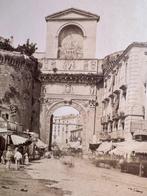 Robert Rive - Napoli - Porta Capuana. Foto del 1865 di R.