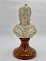 Buste, Elegant Bust in Marmoline on a Marble Base -, Antiek en Kunst