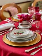 Tafelkleed voor grote tafels, met een elegante intens rode
