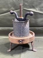 Outil de travail - Pressoir - Antique French fruit berry
