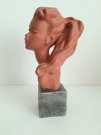 Statue, Jonge vrouw, jaren 50 - 23 cm - Plâtre