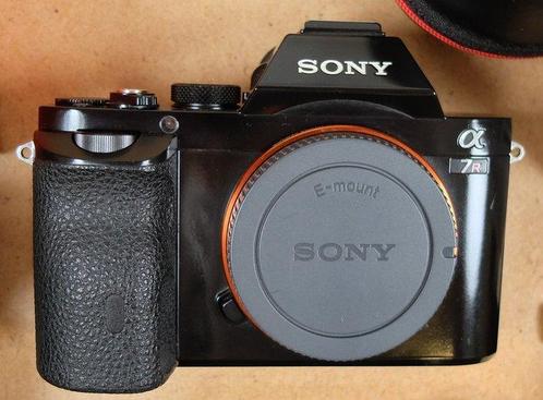 Sony A7R 36,4 MP body with 2 prime lenses Samyang 35mm f2,8, Audio, Tv en Foto, Fotocamera's Digitaal