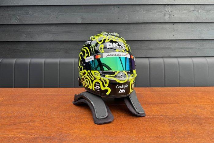 Mclaren - GP Bahrain - Lando Norris - 2025 - Replica helmet, Verzamelen, Automerken, Motoren en Formule 1