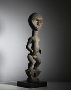 sculptuur - Ibibio Eket-wapenbeeld van de Ogbom-dans -
