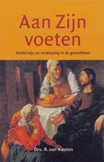 Aan Zijn voeten - R. van Kooten - 9789058294241 - Hardcover, Livres, Religion & Théologie, Verzenden