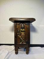 Kast - Antiek Donkerhouten Kastje met Ridderdecoratie en, Antiek en Kunst