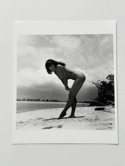 Bunny Yeager (1929-2014) - Pin-up Bettie Page nude in Key, Antiek en Kunst, Kunst | Schilderijen | Modern