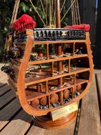 Modelschip (3) - Doorsnede van Batavia scheepsmodel met 2, Nieuw