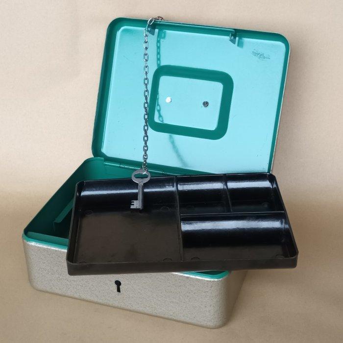 Spaarpot (2) - Kassa / kluis - Metaal - Geldkisten met, Antiek en Kunst, Antiek | Wandborden en Tegels