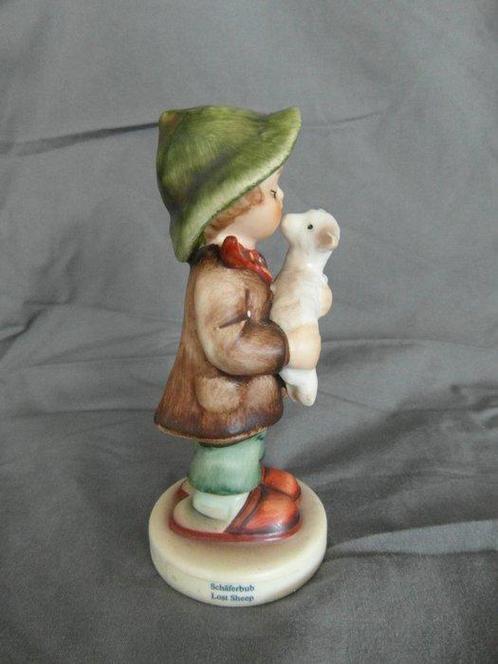 Goebel - Beeldje - Hummel 68 Lost Sheep - TMK7 - Porselein, Antiek en Kunst, Curiosa en Brocante