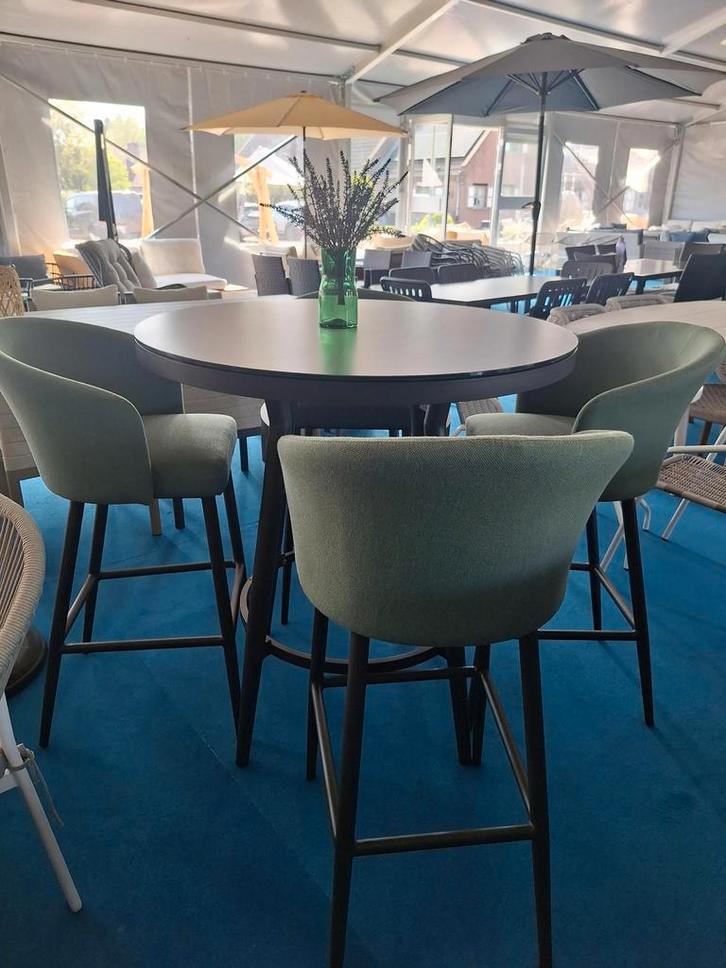 Statafel met 4 barkrukken - Velvet (Tuinset, Tuinmeubelen), Tuin en Terras, Tuinsets en Loungesets, Nieuw, Ophalen of Verzenden